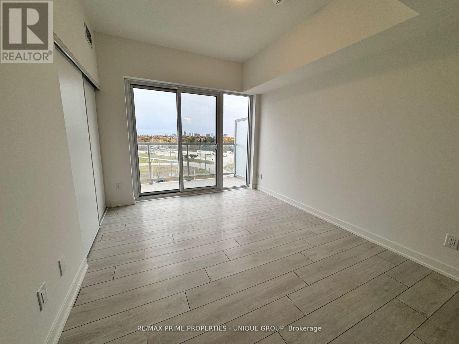 2033 Kennedy Road — photo 12