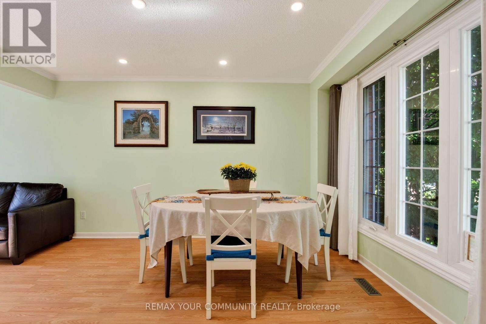 6 Standbridge Court, Toronto, ON photo 3