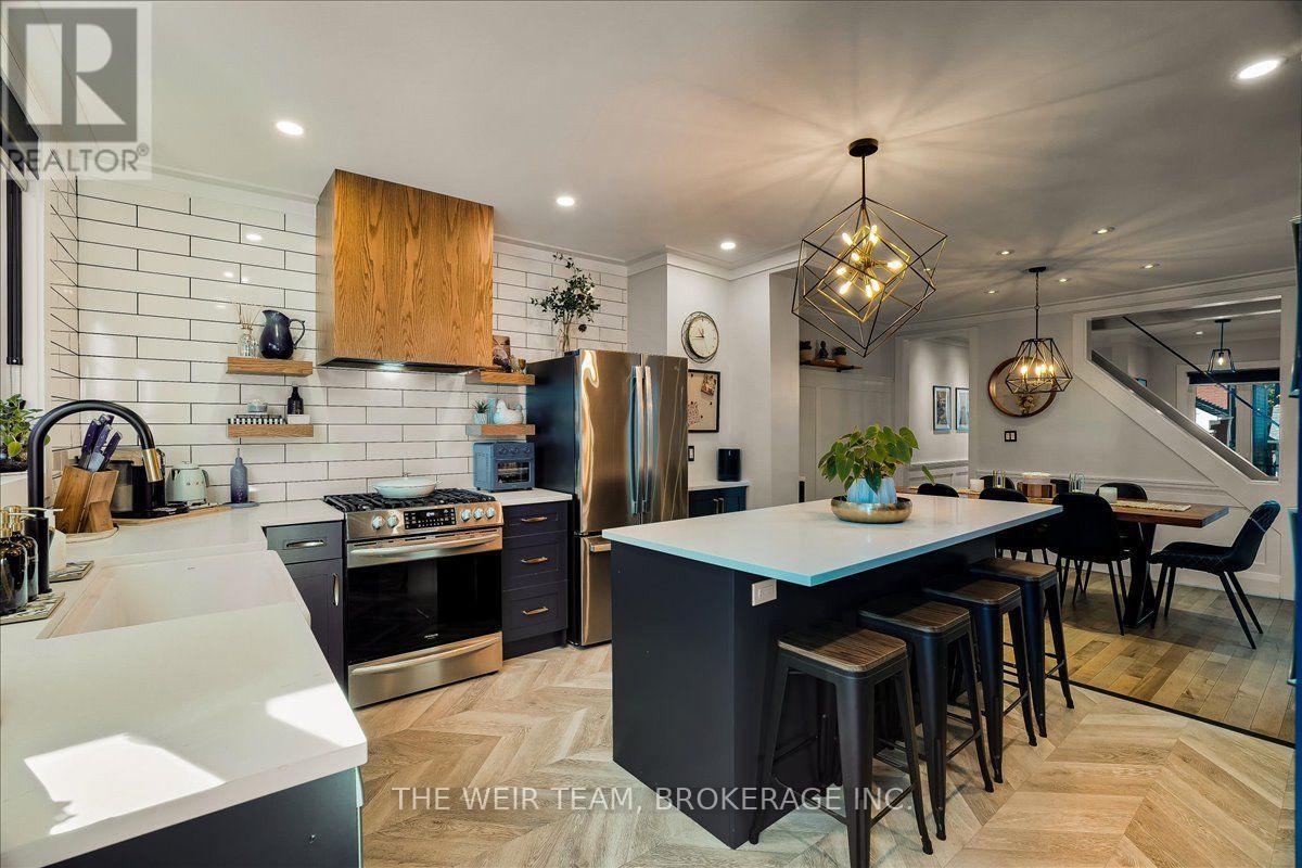 13 Amroth Avenue, Toronto, ON photo 10