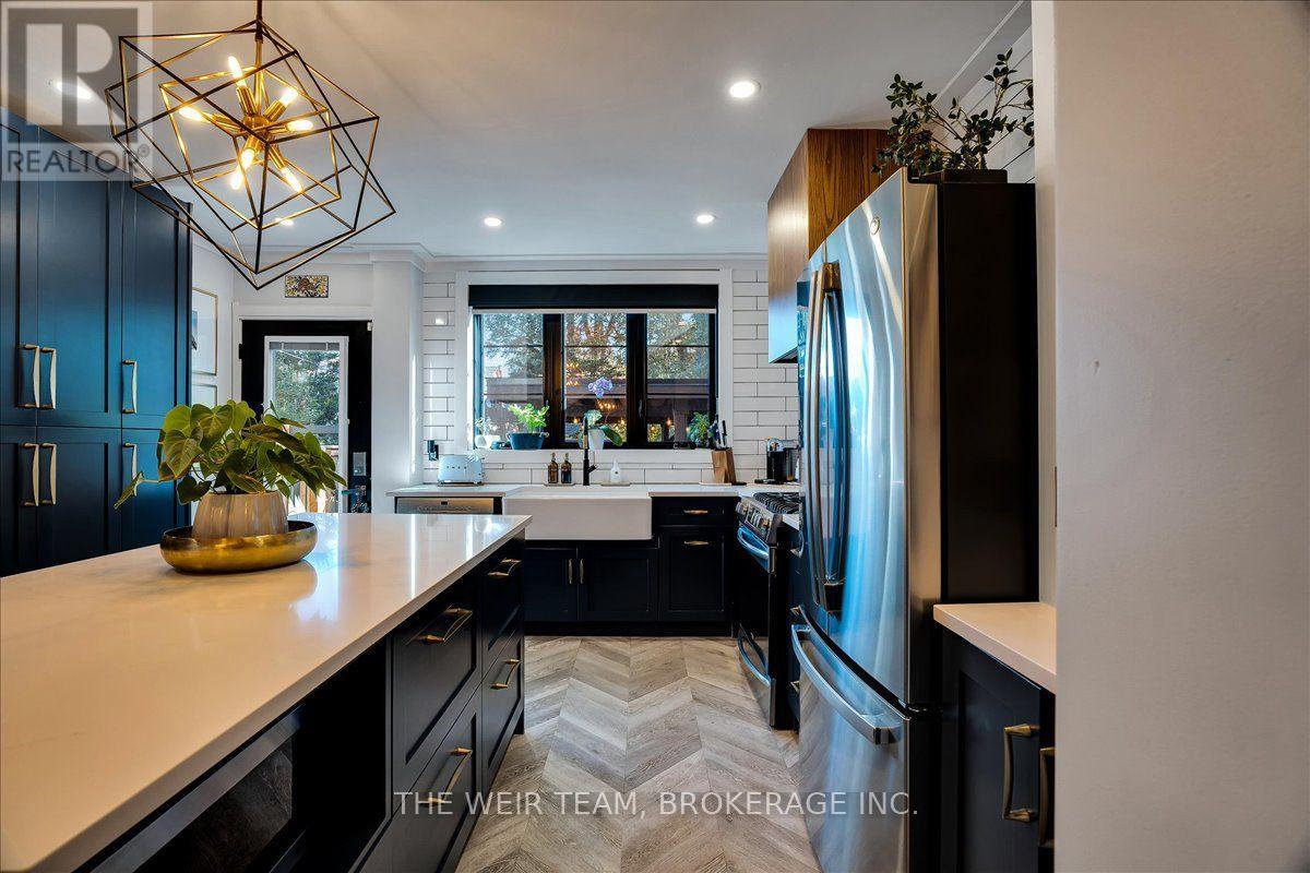 13 Amroth Avenue, Toronto, ON photo 7