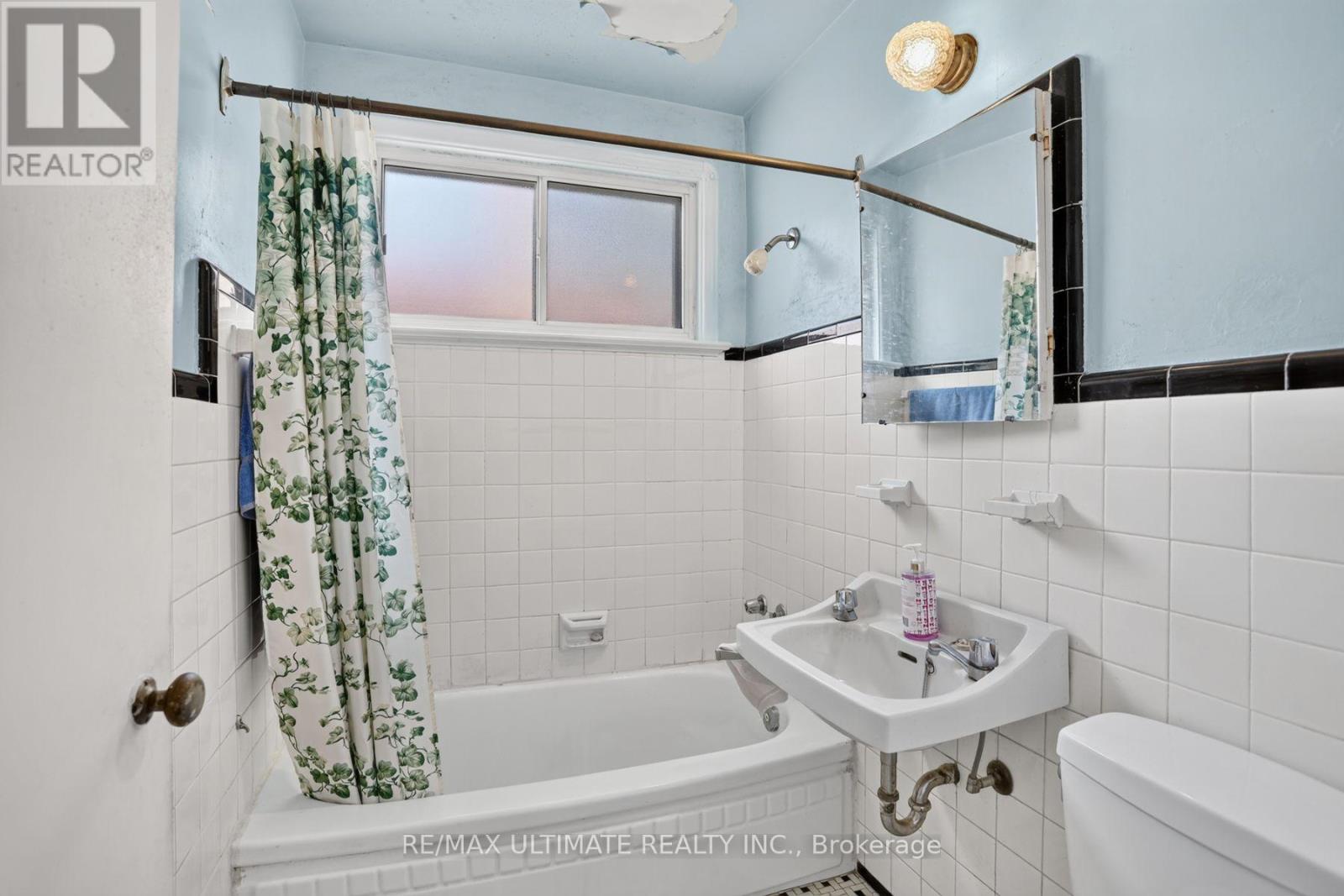 85 ROEBUCK DRIVE - 17