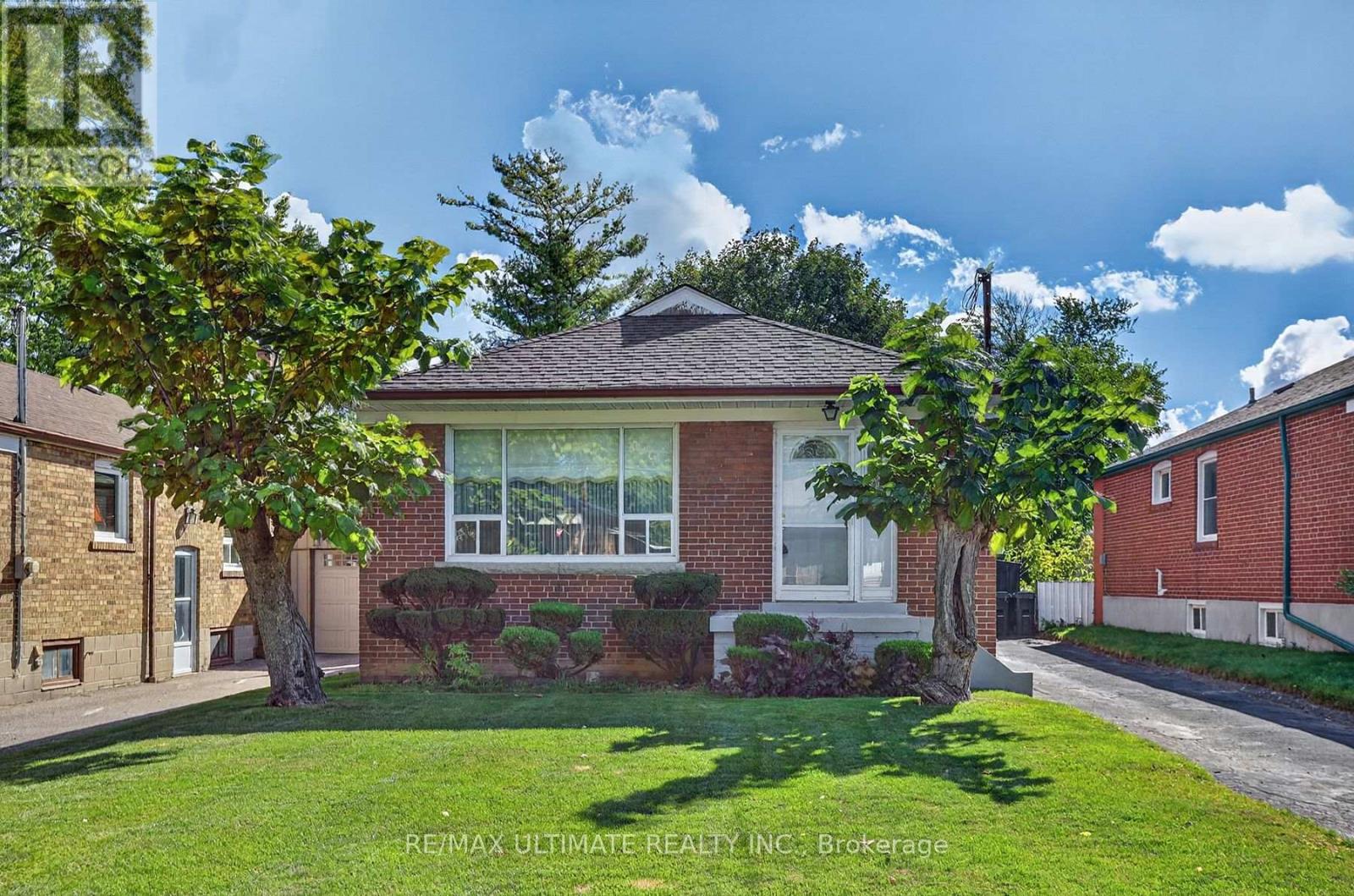 85 Roebuck Drive, Toronto, ON photo 2