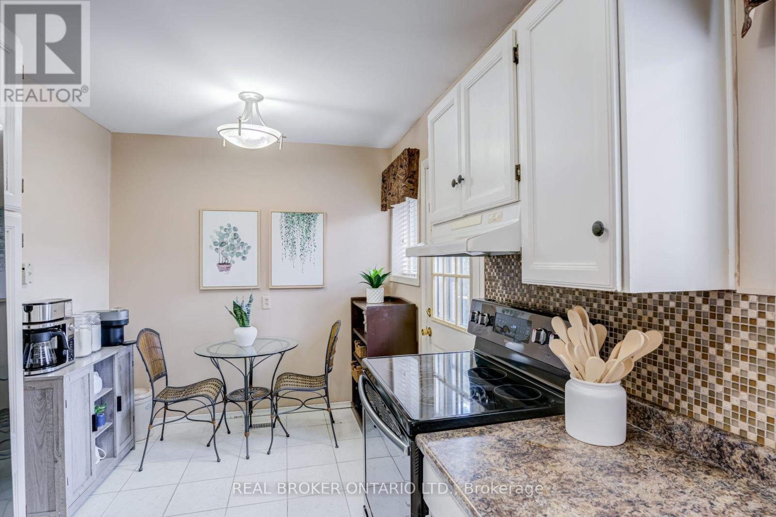 82 Tecumseth Drive, Aurora, ON photo 6