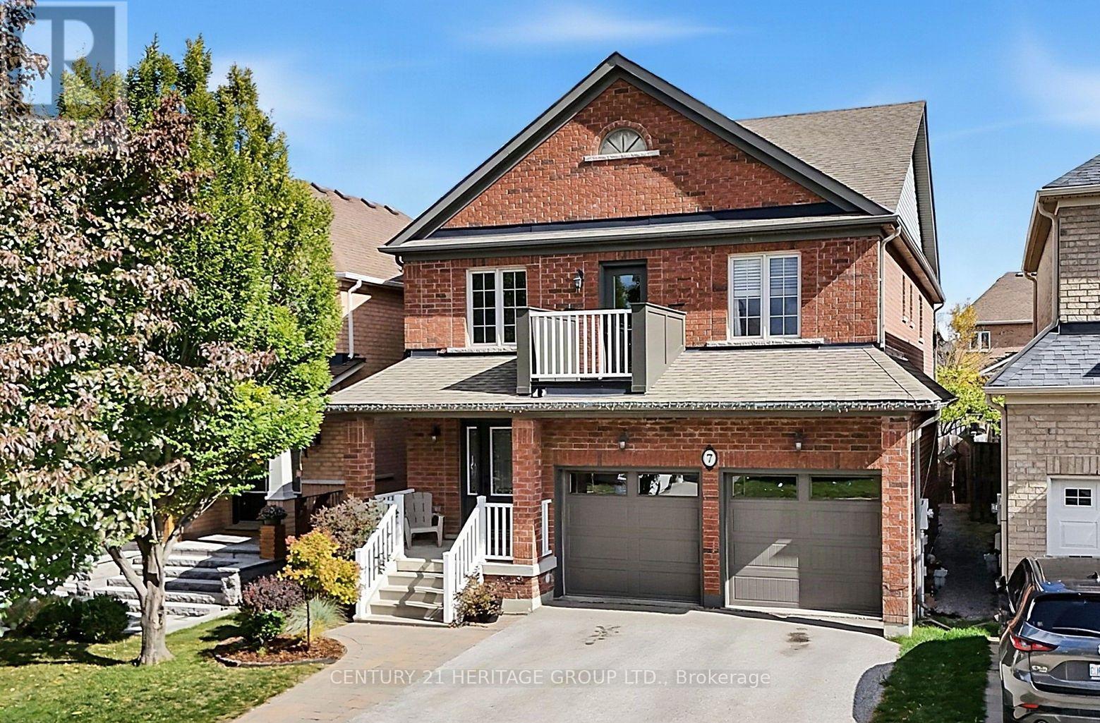 7 Milligan Street, Bradford West Gwillimbury, ON photo 1