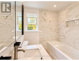 Main Floor - 72 Monkswood Crescent, Newmarket, ON L3Y2K1 Photo 16