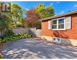 Main Floor - 72 Monkswood Crescent, Newmarket, ON L3Y2K1 Photo 6