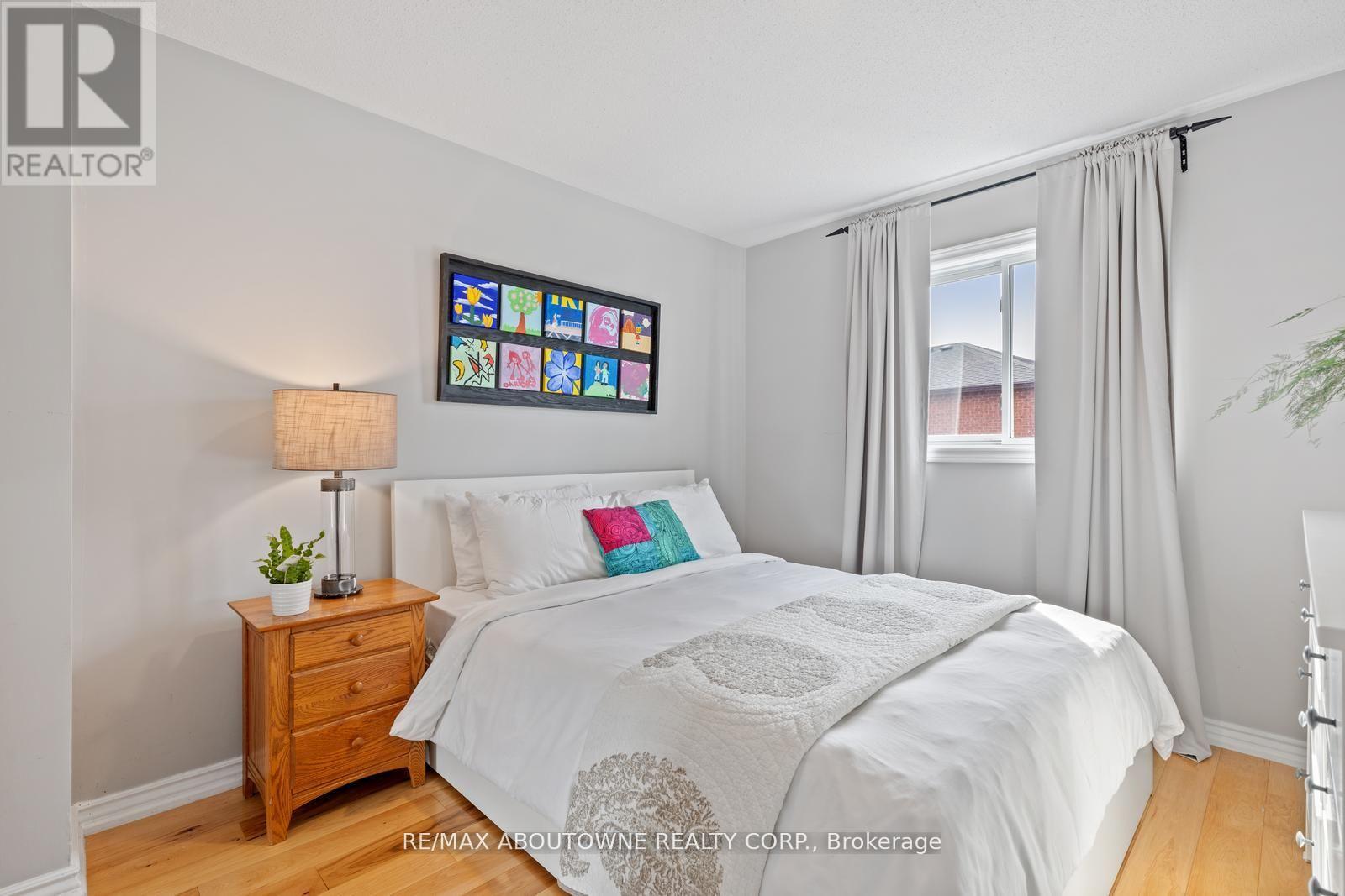 467 HEDGEROW LANE - 24