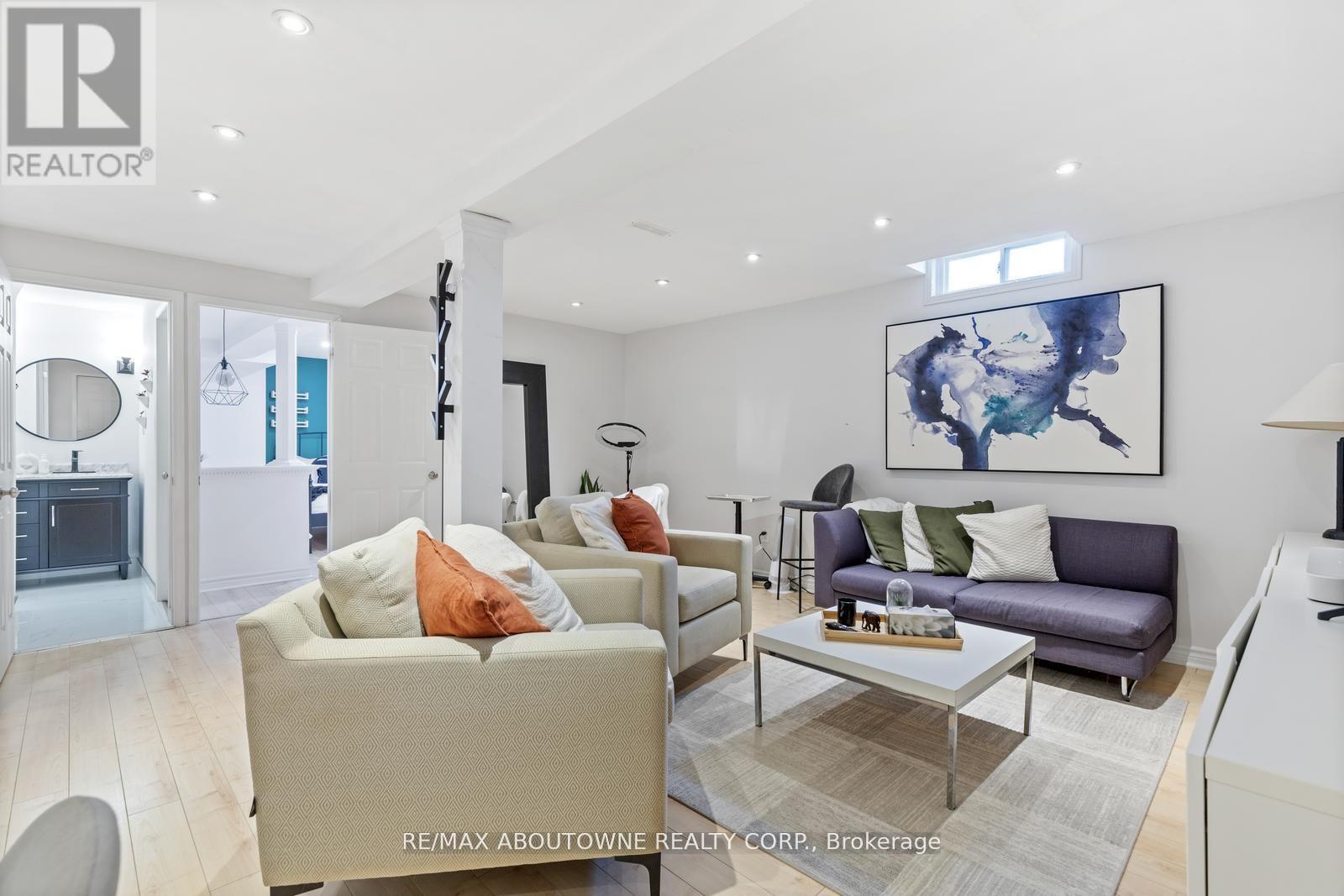 467 HEDGEROW LANE - 25