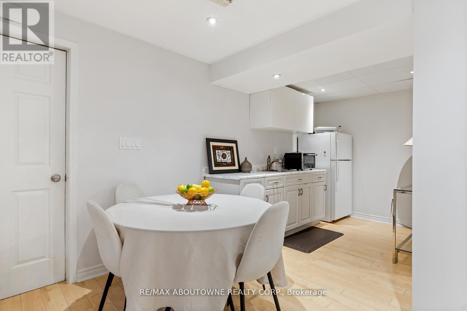 467 HEDGEROW LANE - 27
