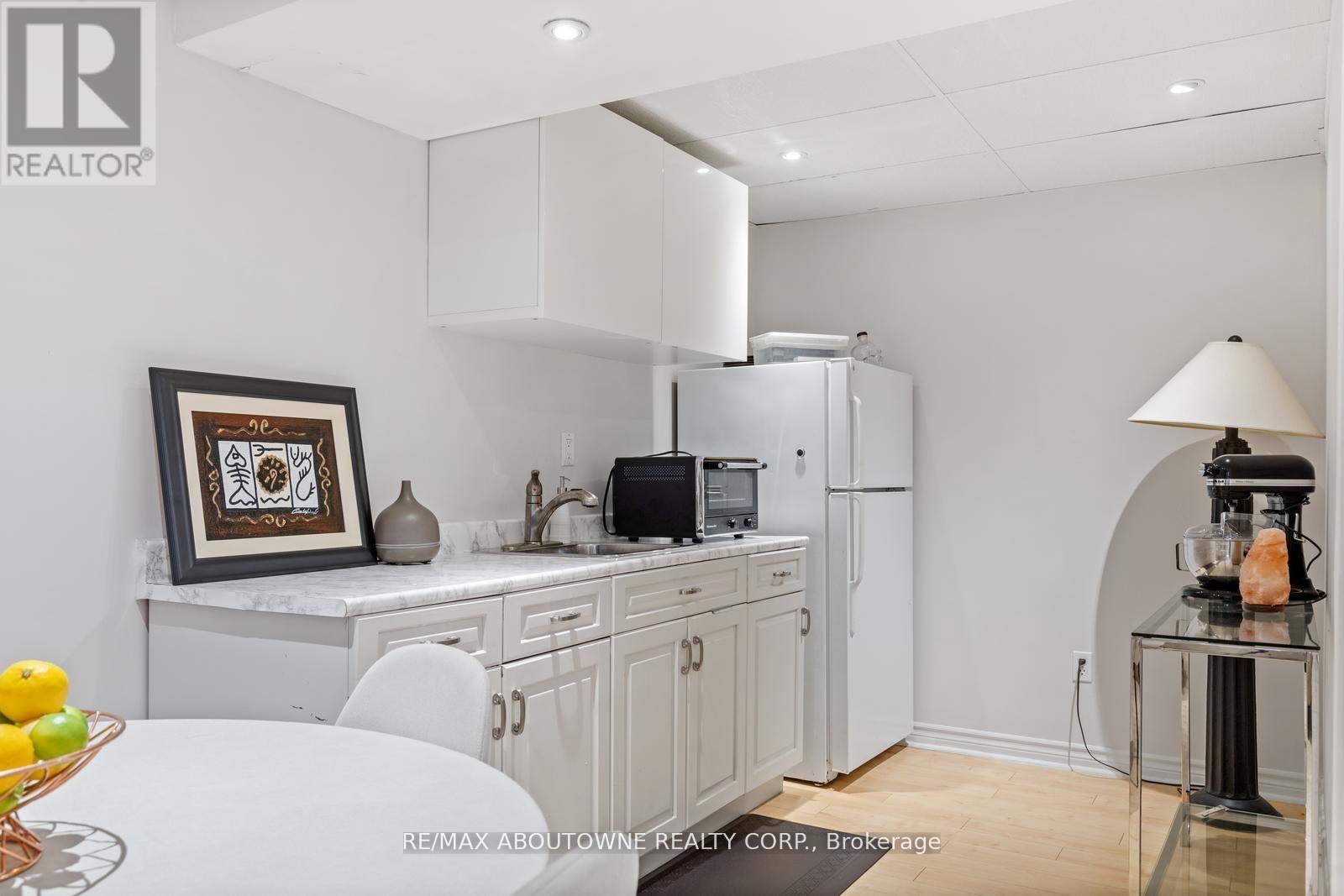 467 HEDGEROW LANE - 28