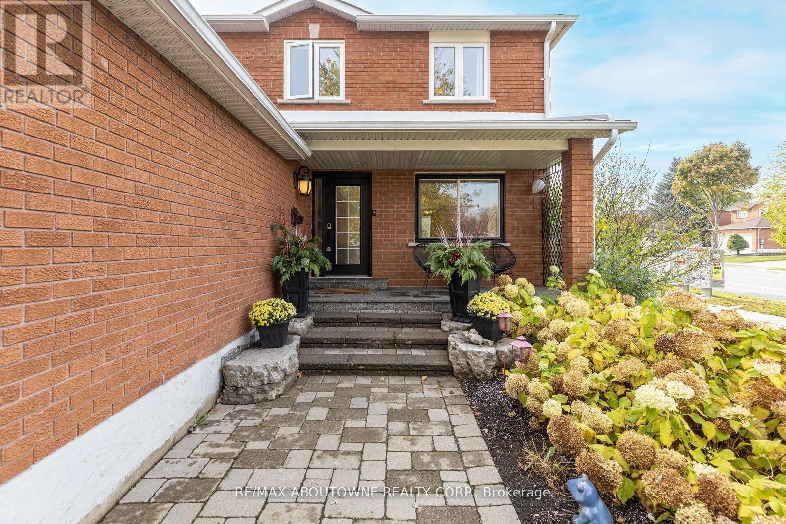 467 Hedgerow Lane — photo 3
