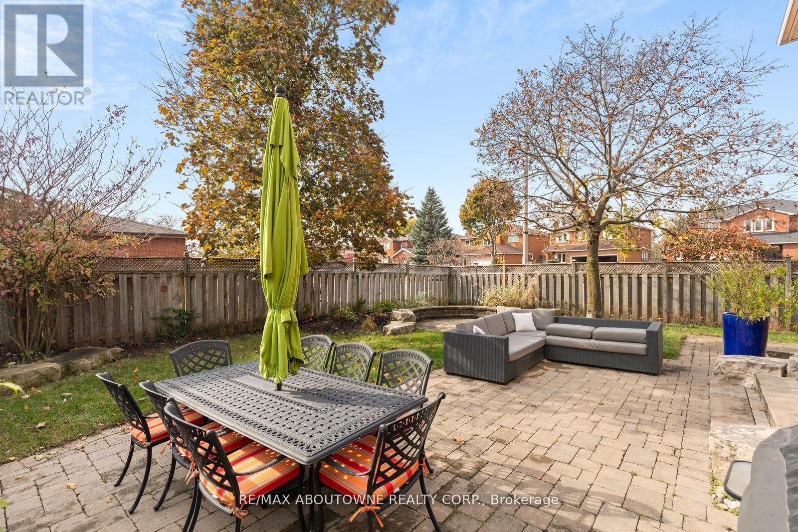 467 Hedgerow Lane — photo 33