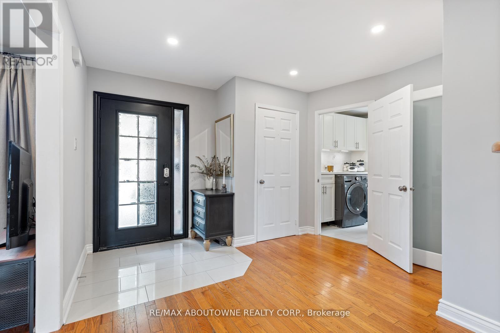 467 Hedgerow Lane — photo 4