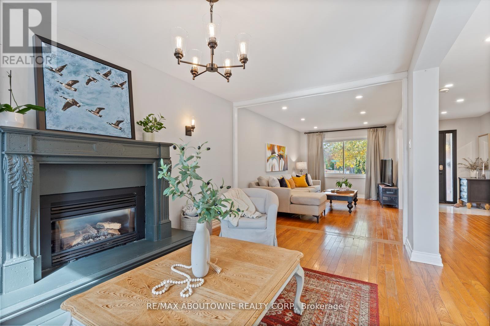 467 HEDGEROW LANE - 9