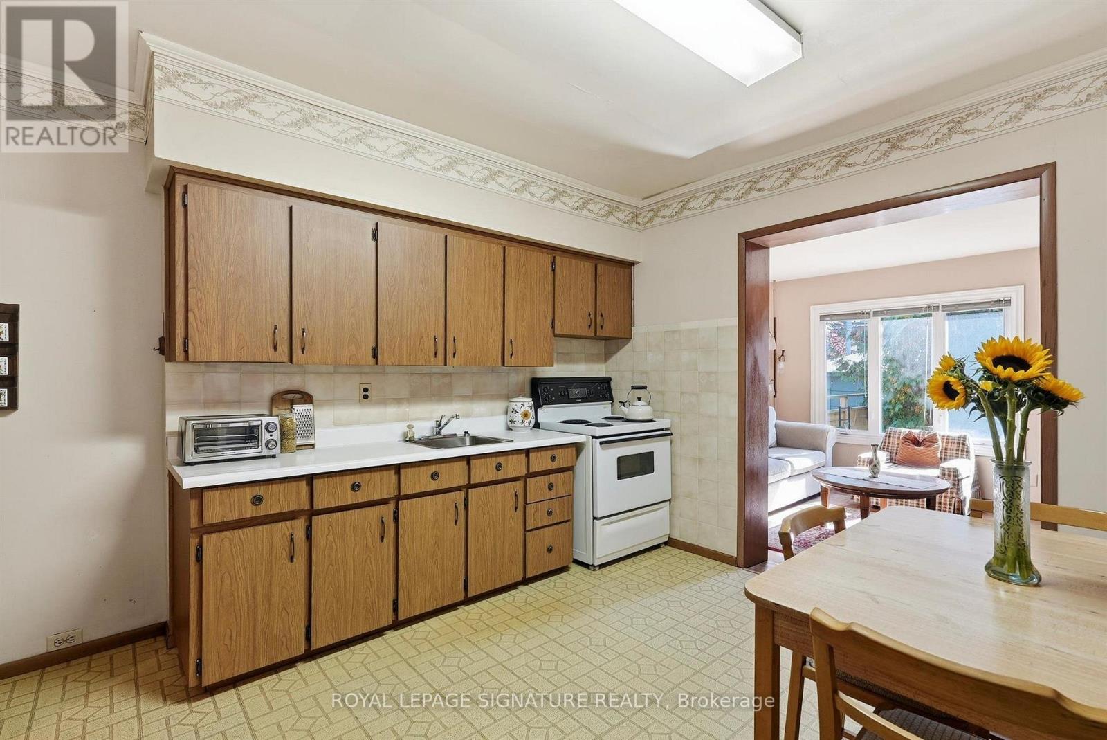 7 Geoffrey Street, Toronto, ON photo 13