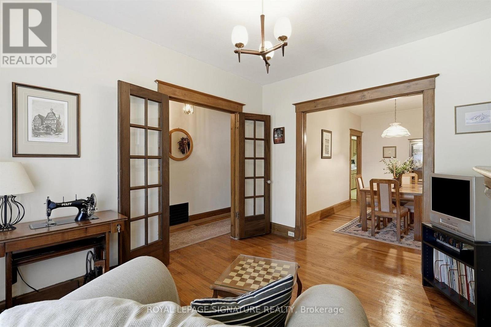 7 Geoffrey Street, Toronto, ON photo 6