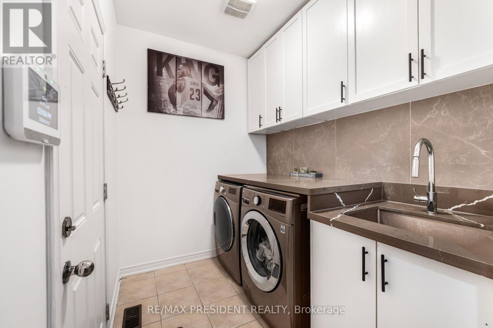 49 Campwood Crescent — photo 23