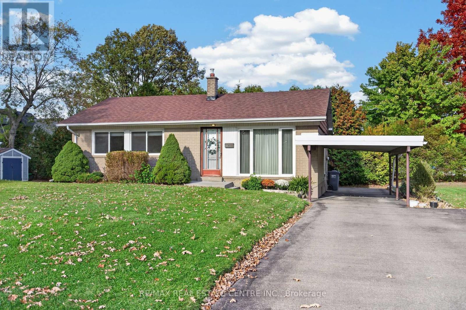 226 Elmwood Crescent, Milton, ON photo 2