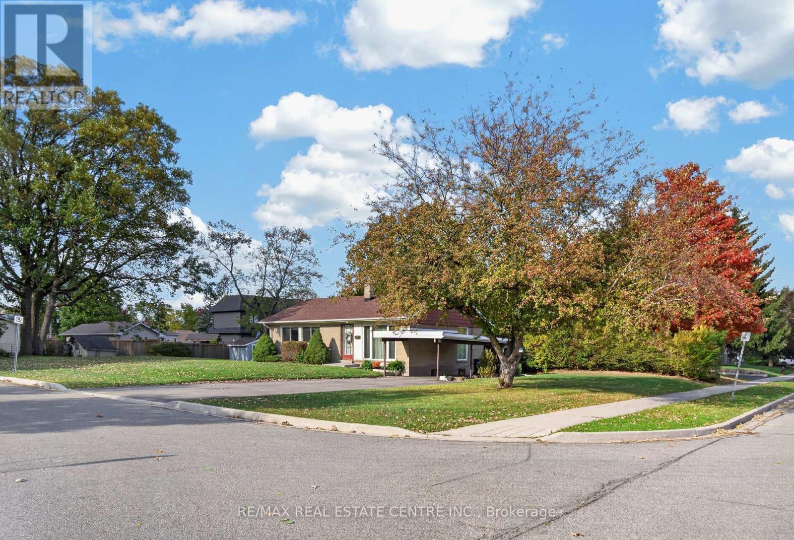 226 Elmwood Crescent, Milton, ON photo 3