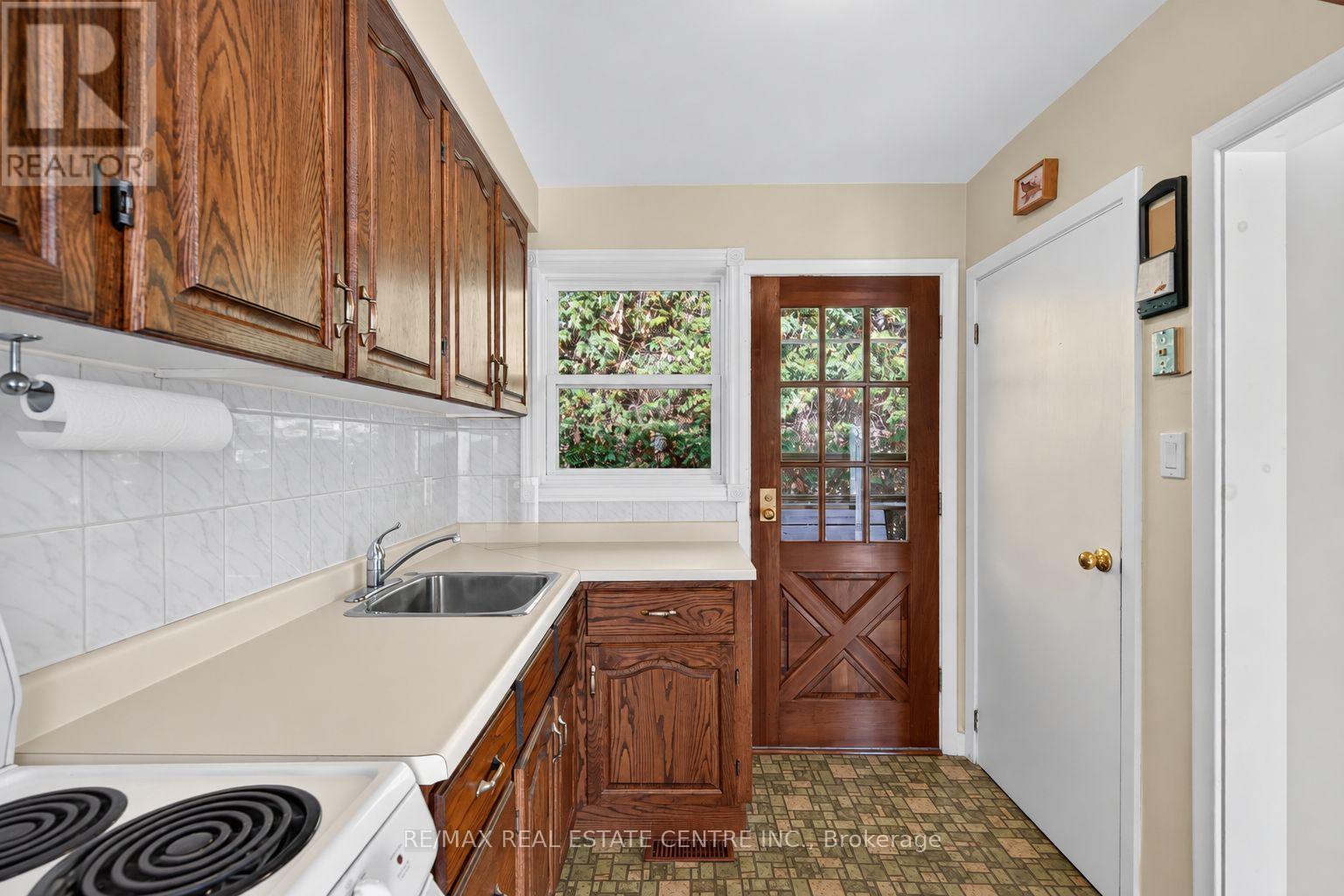 226 Elmwood Crescent, Milton, ON photo 9