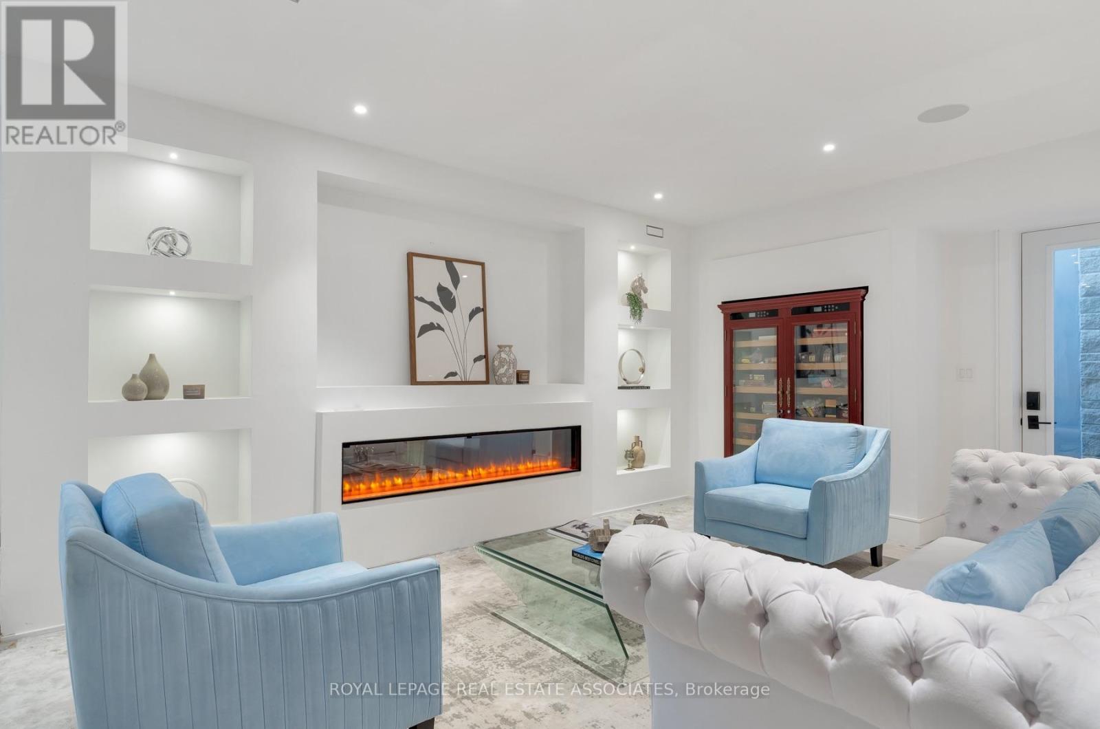 1589 Glenhill Crescent — photo 35
