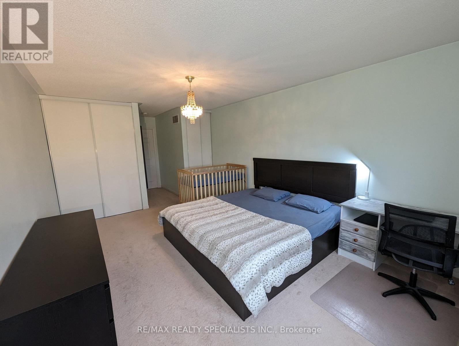 6923 Dillingwood Drive — photo 10