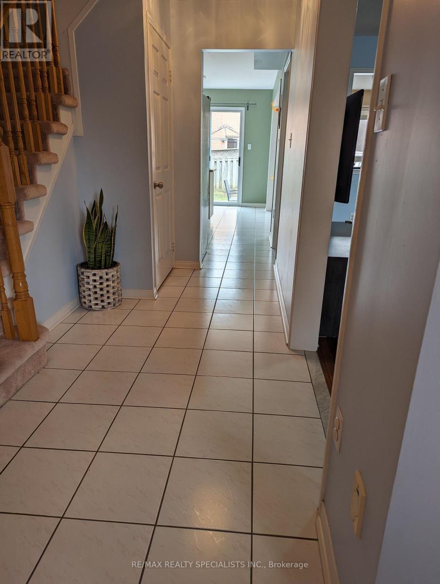 6923 Dillingwood Drive — photo 4