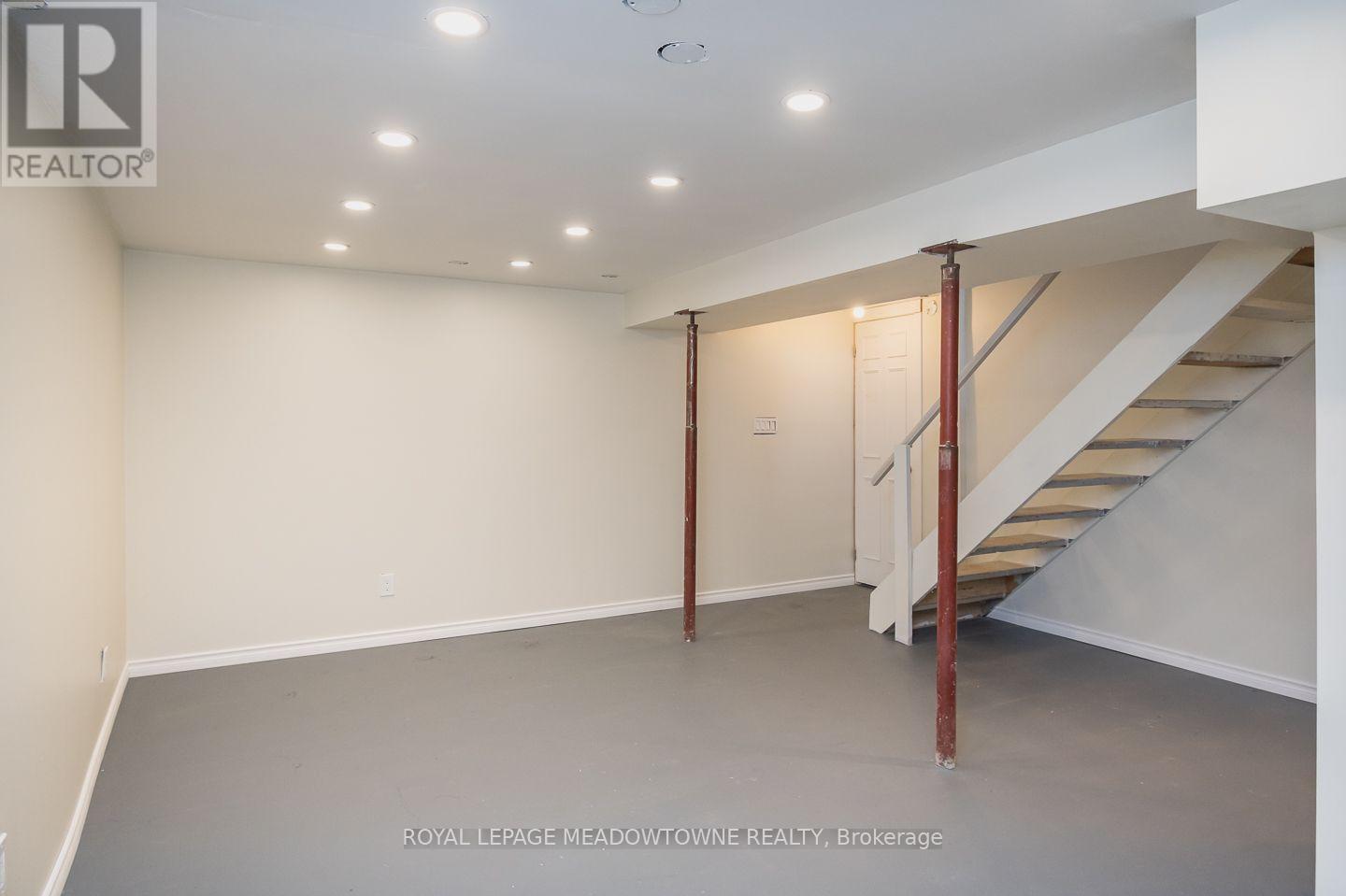 855 GOVERNORS COURT - 33