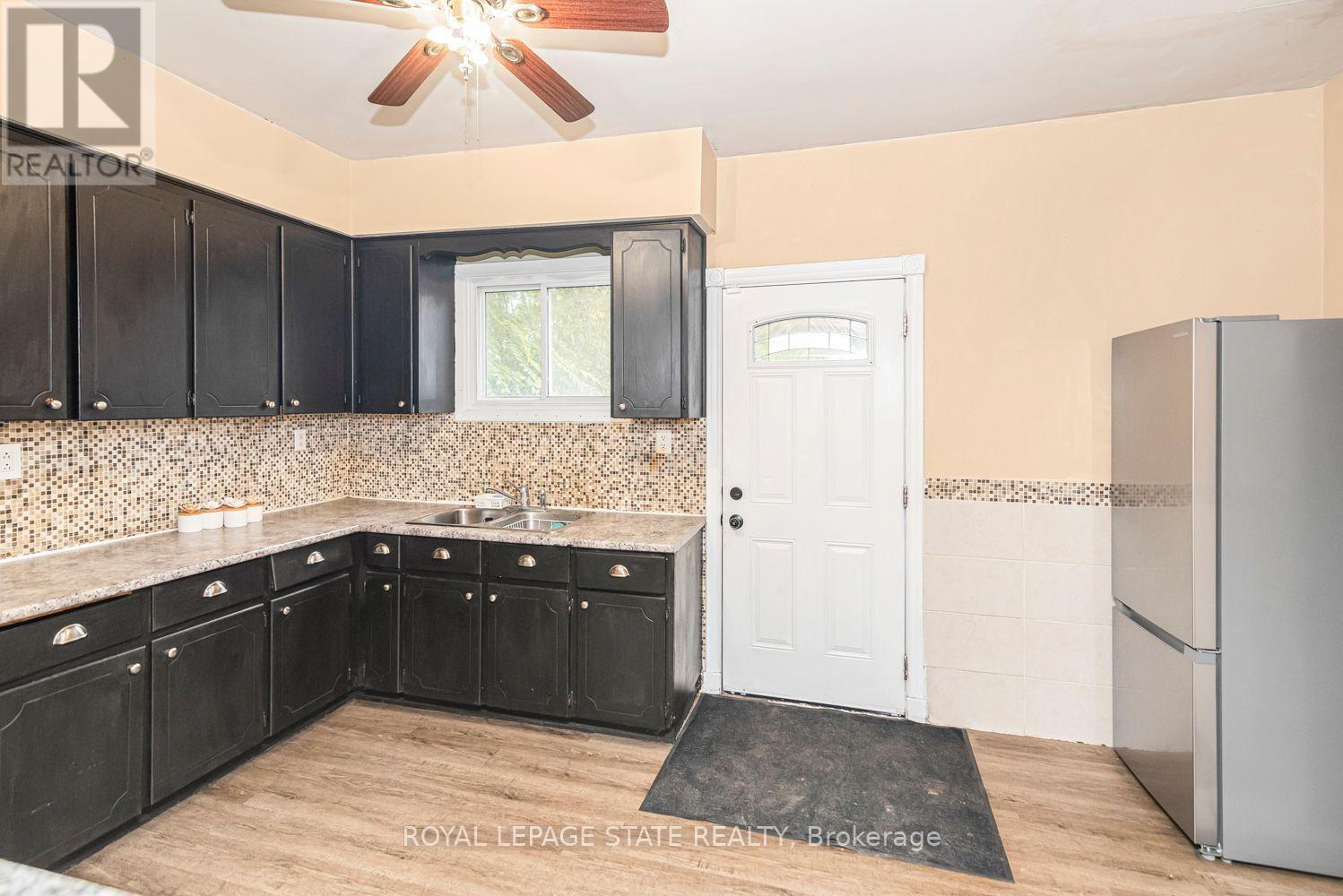 46 HOLTON AVENUE N - 15