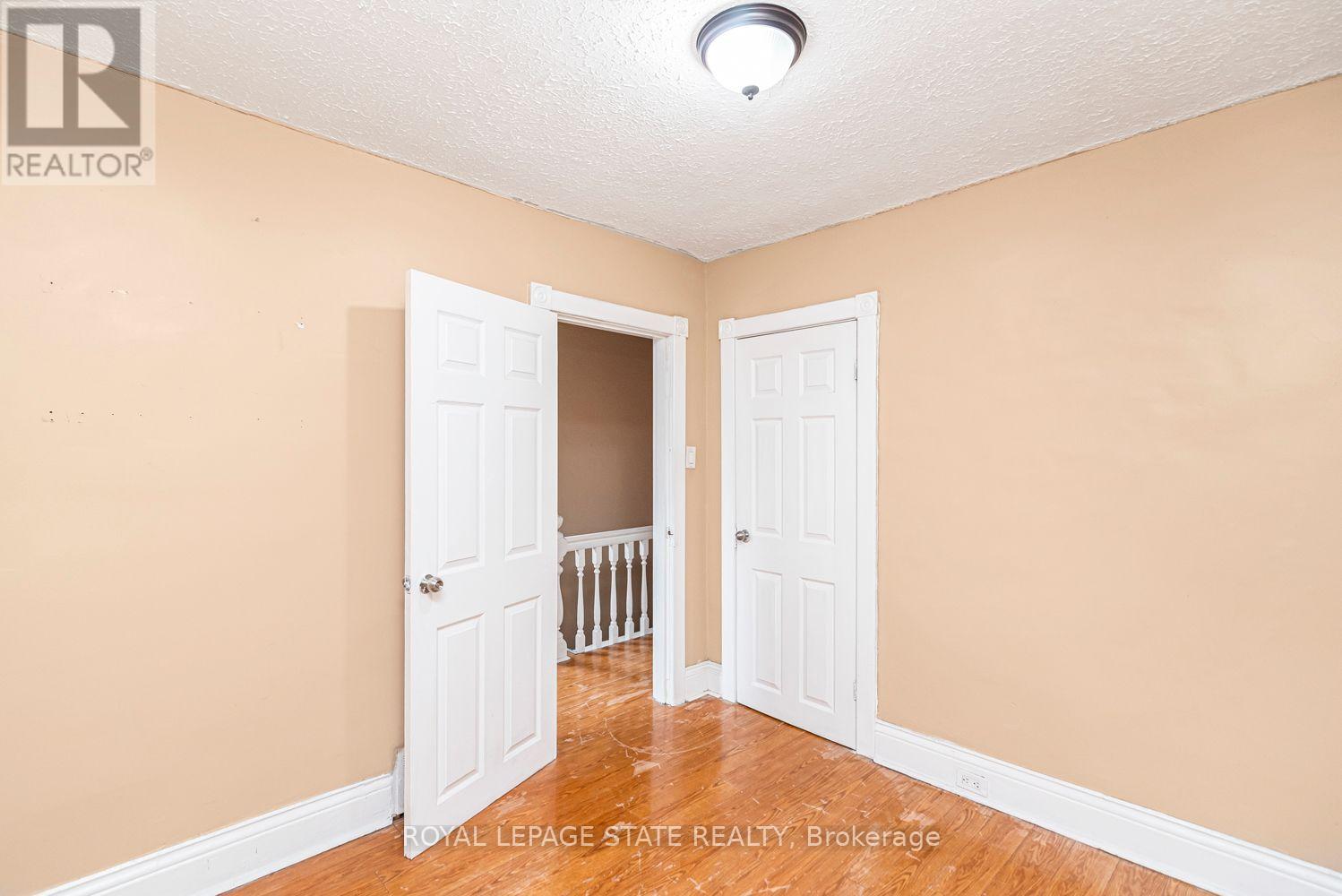 46 HOLTON AVENUE N - 21