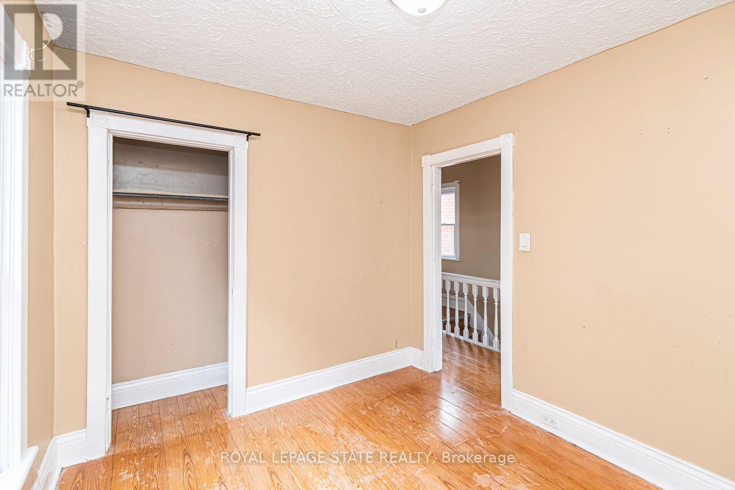 46 HOLTON AVENUE N - 23