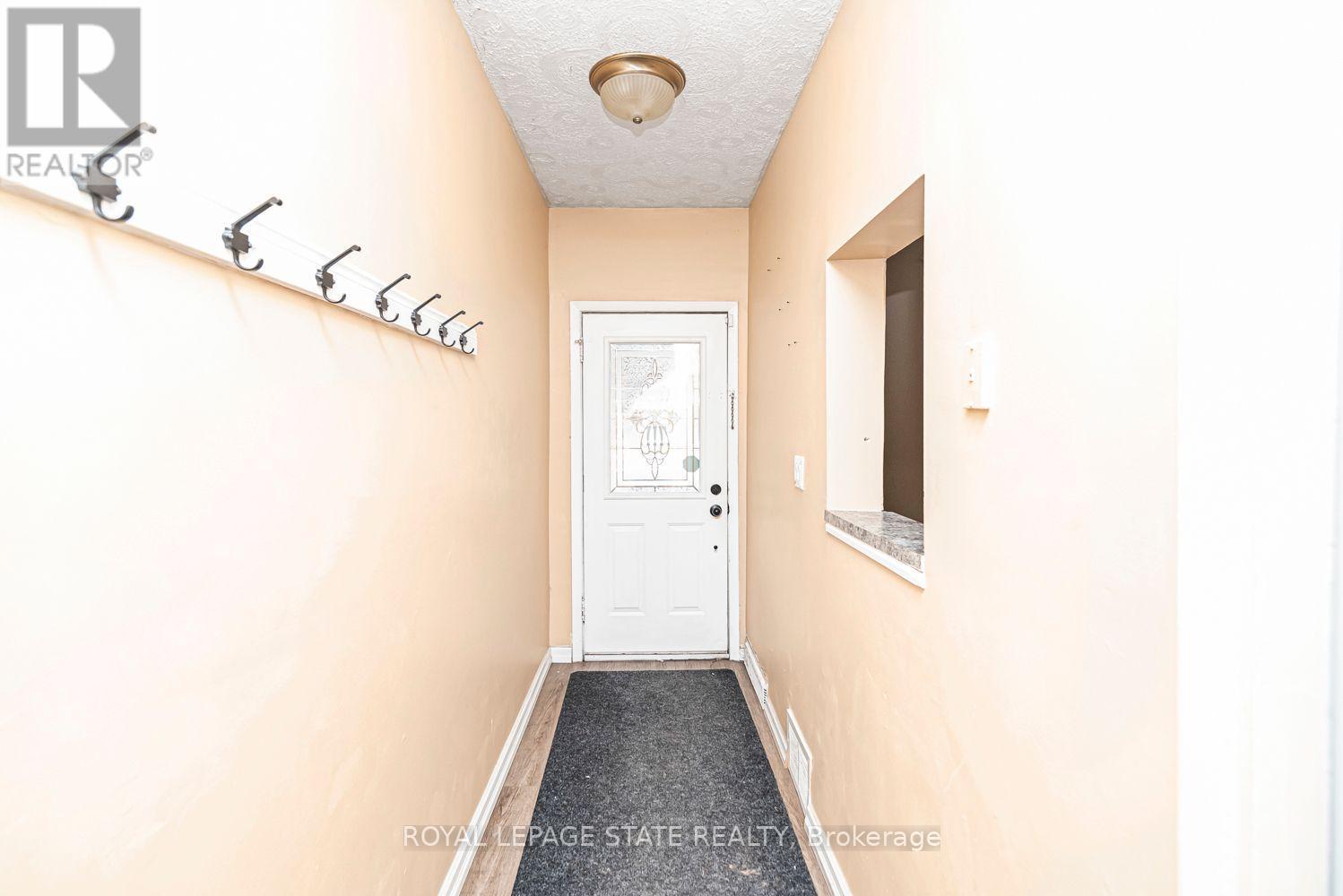 46 HOLTON AVENUE N - 6