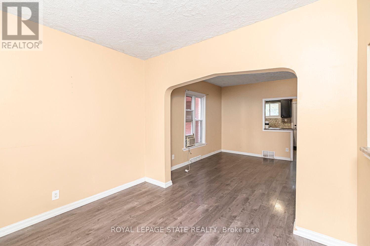 46 HOLTON AVENUE N - 7