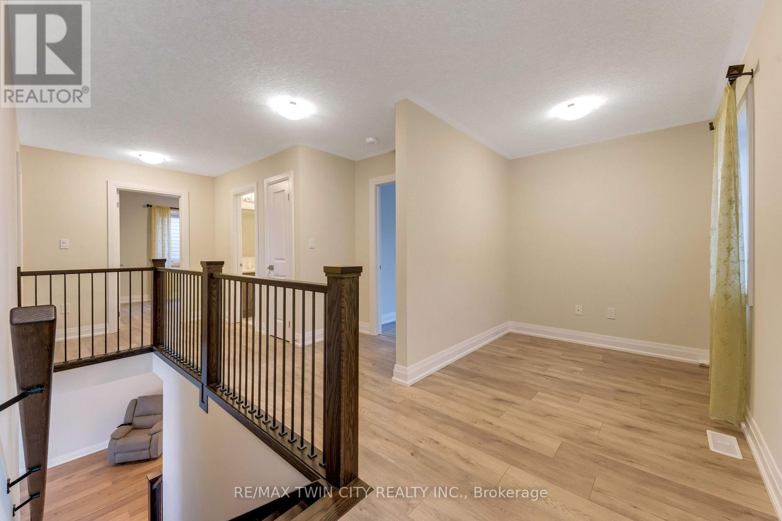 31 Jacob Detweiller Drive, Kitchener, ON photo 17