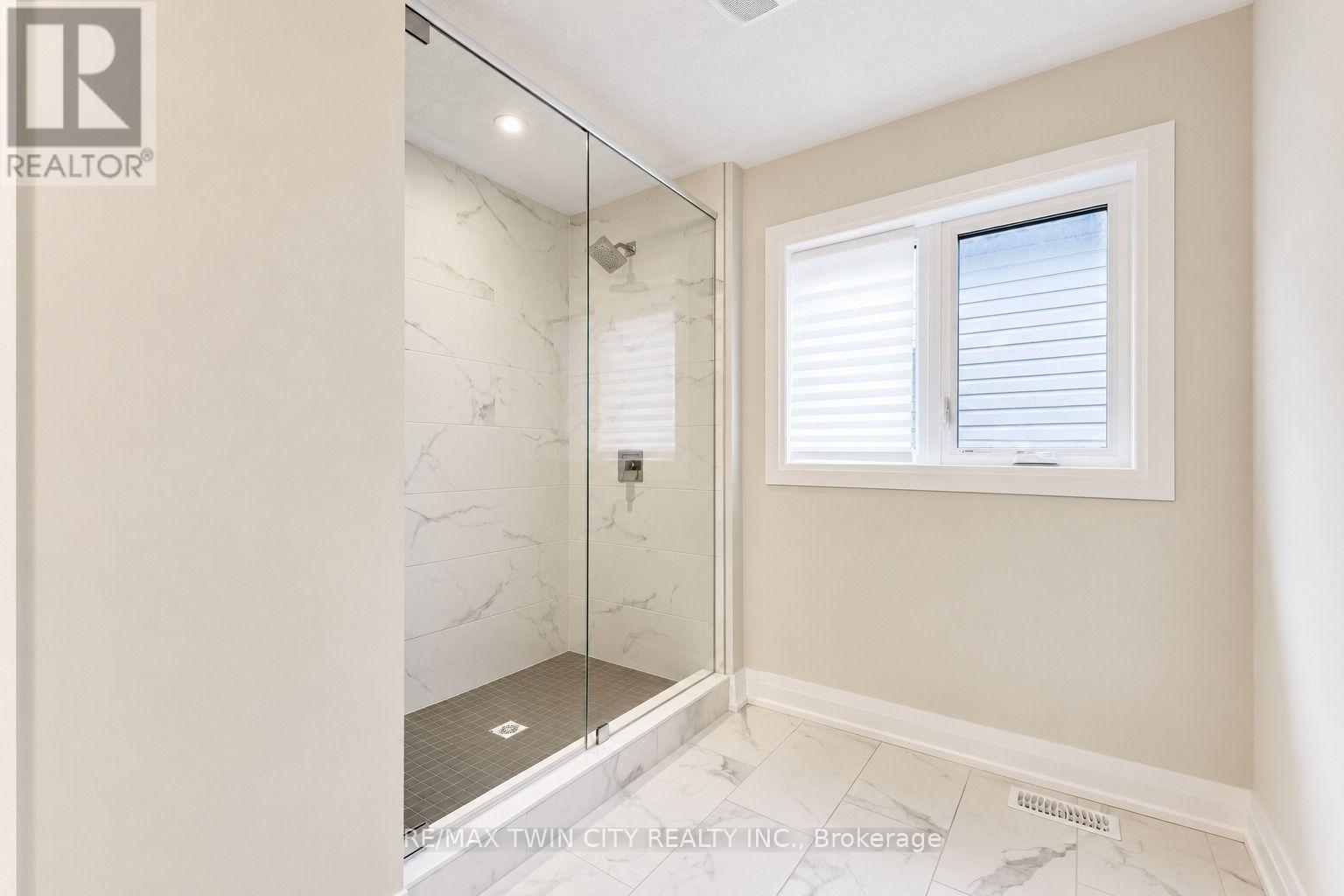 31 Jacob Detweiller Drive, Kitchener, ON photo 23