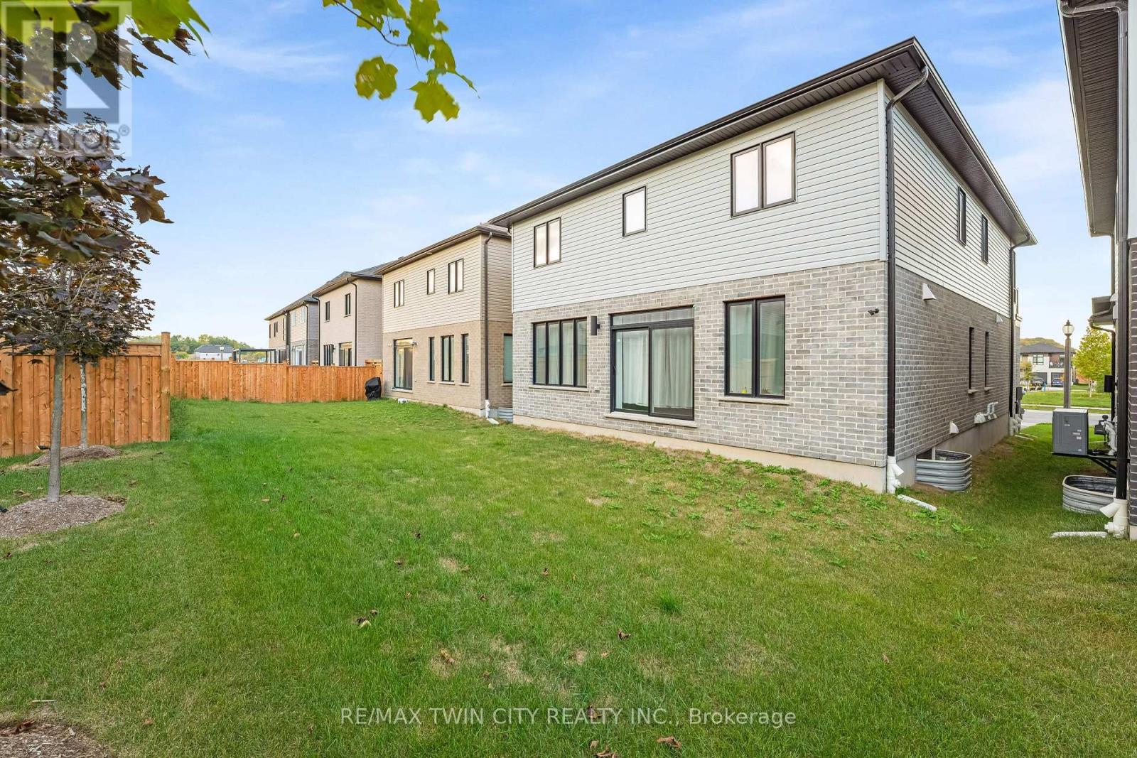 31 Jacob Detweiller Drive, Kitchener, ON photo 35