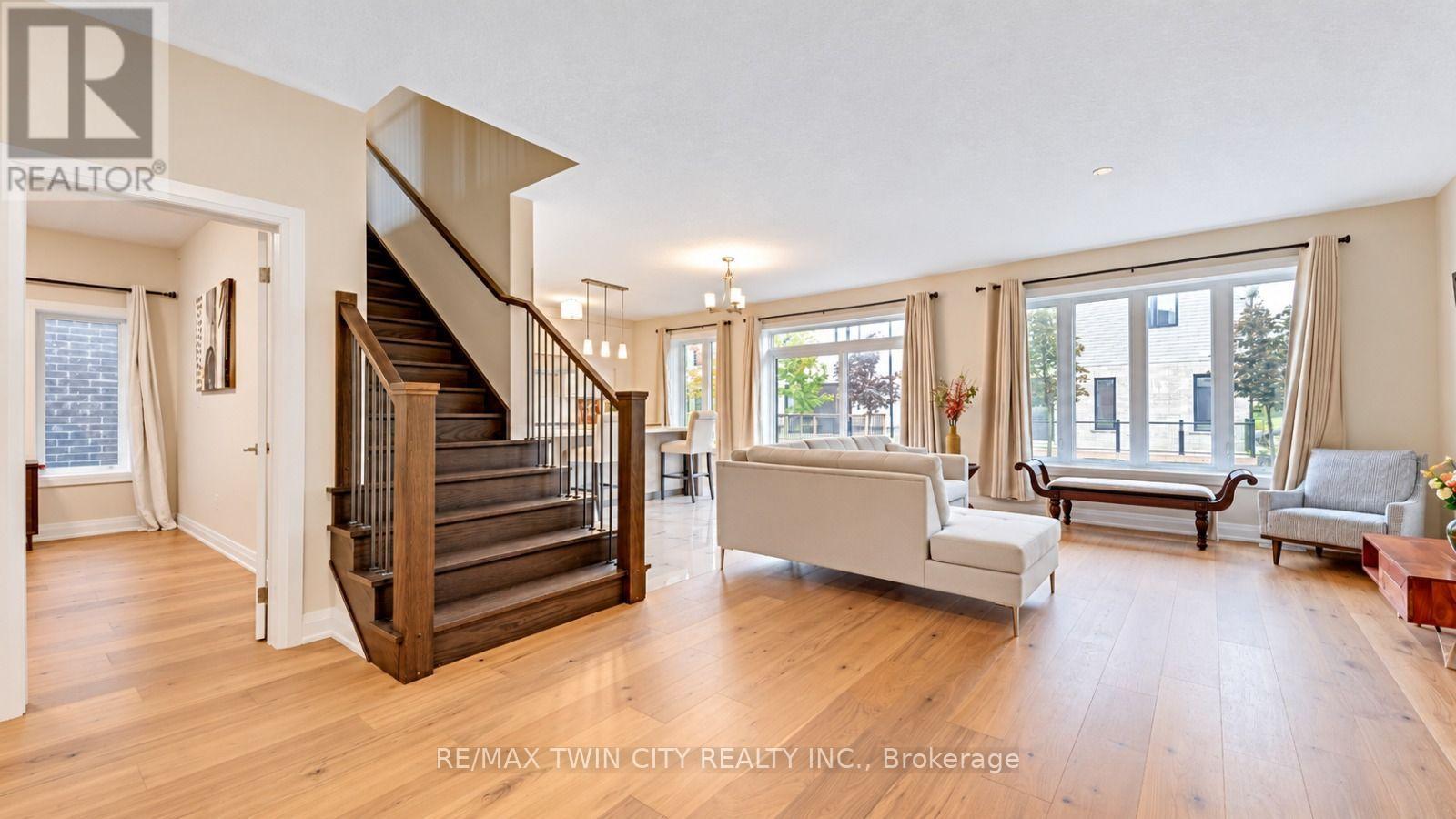 31 Jacob Detweiller Drive, Kitchener, ON photo 7