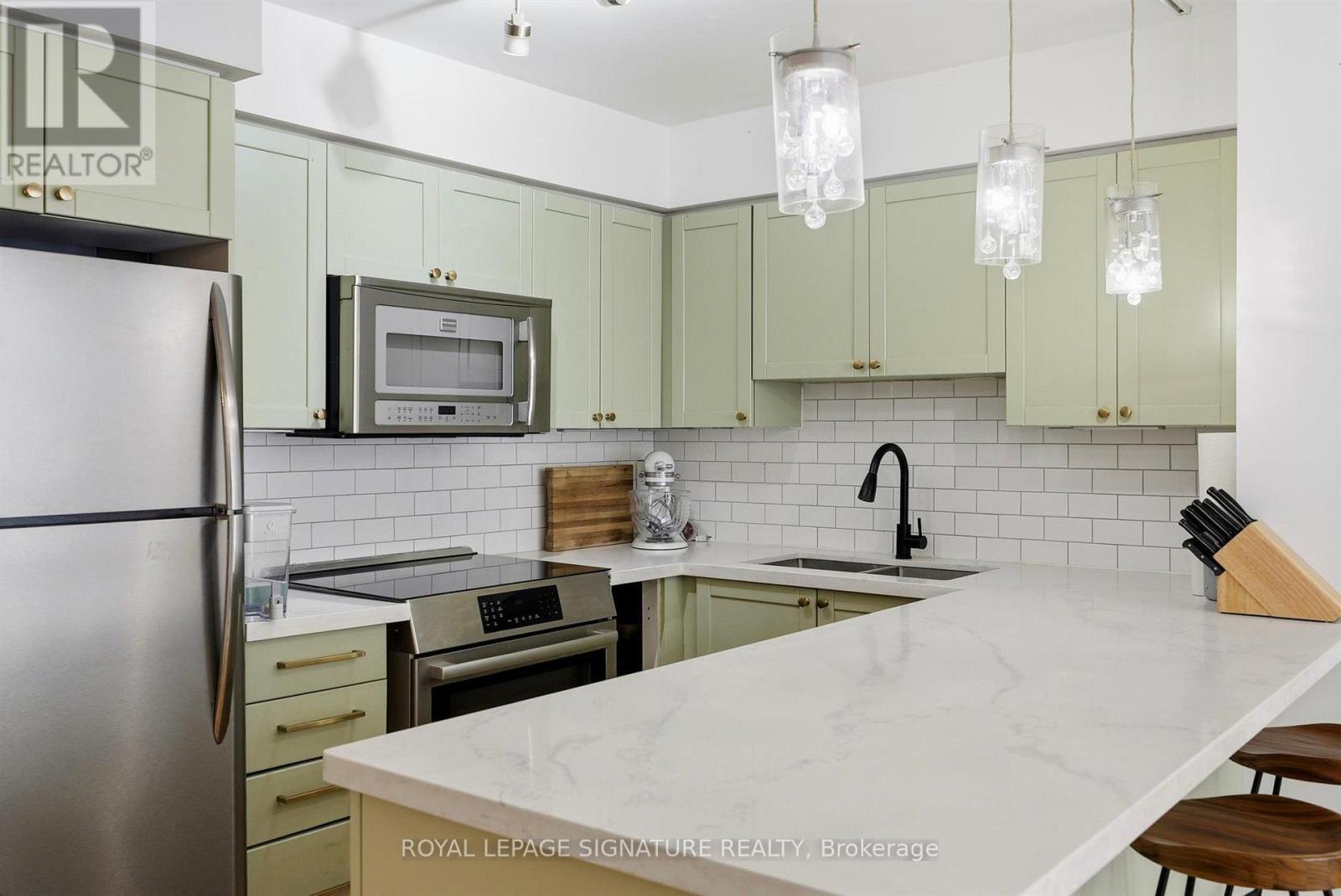 1000 King Street West — photo 15