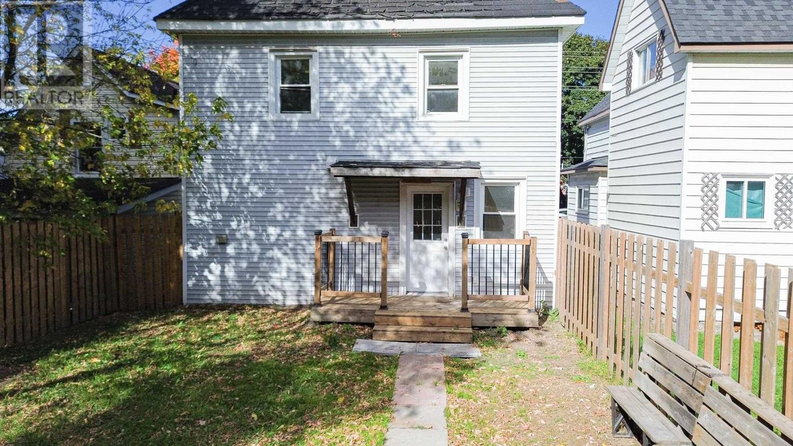 182 Dennis ST - 13