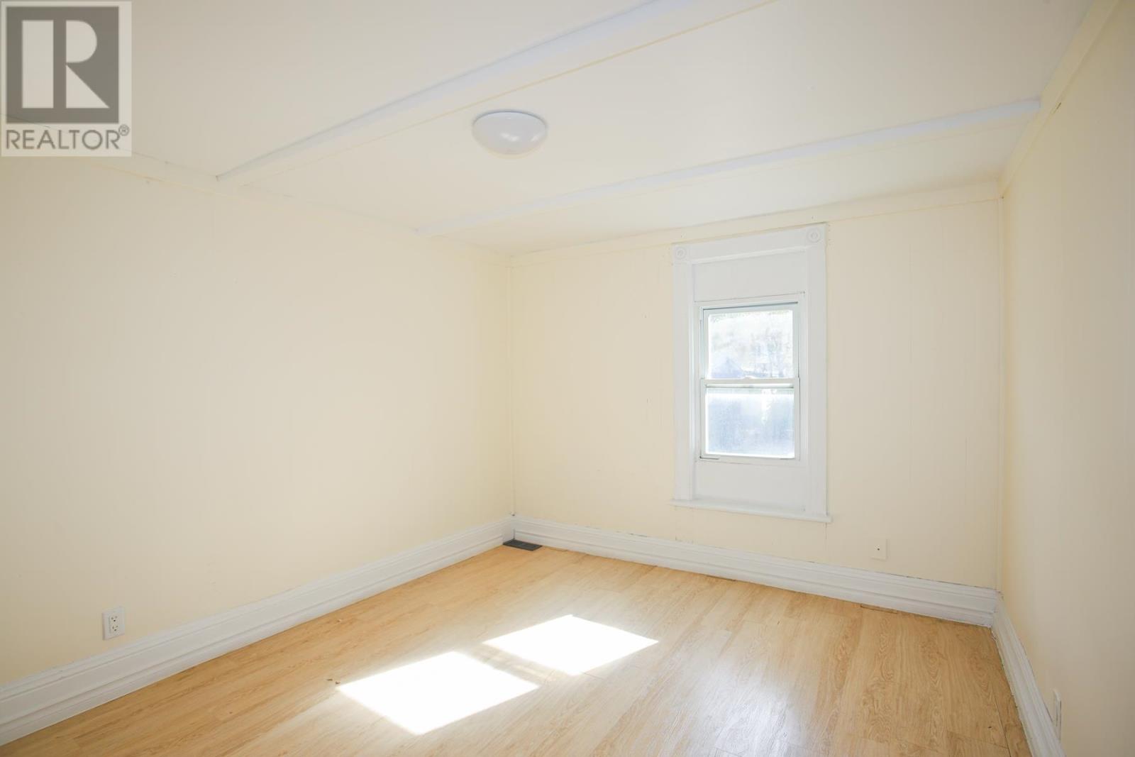 182 Dennis ST - 23