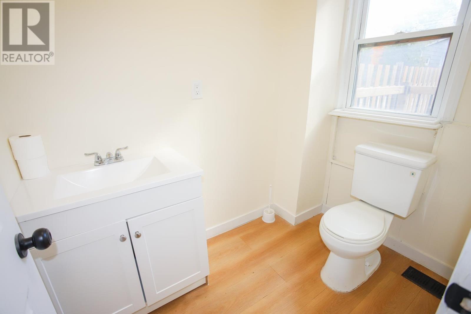182 Dennis St — photo 37