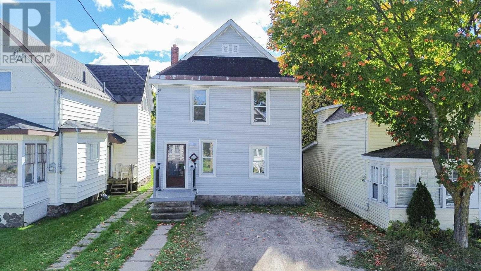 182 Dennis St — photo 4