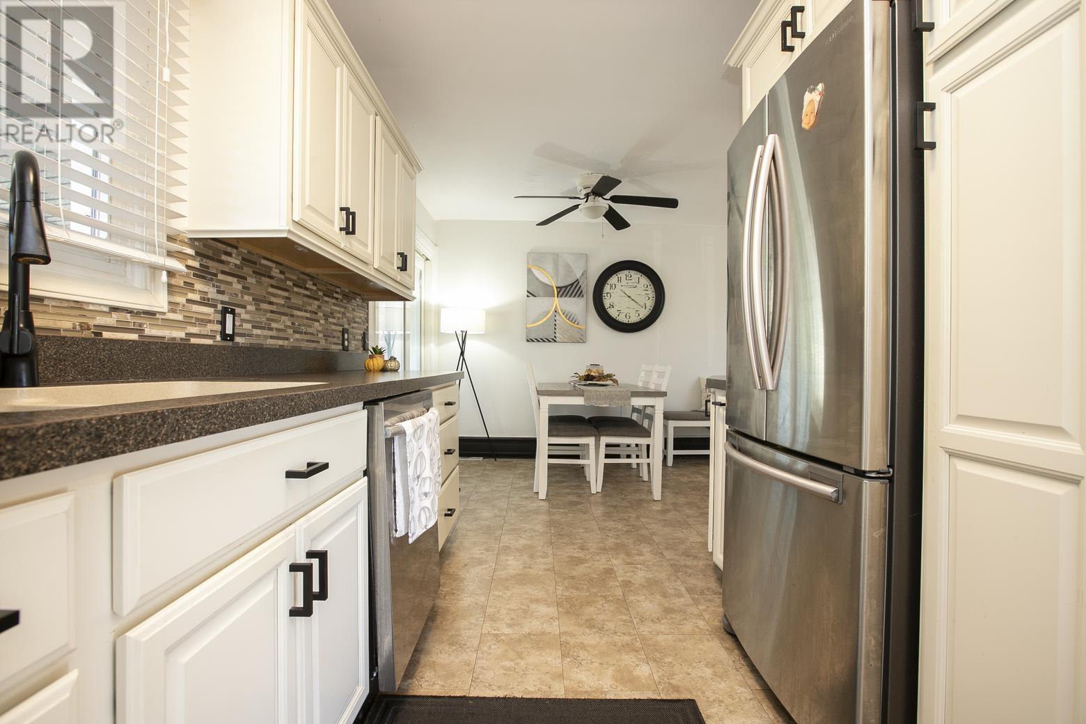 102 Laura ST - 12