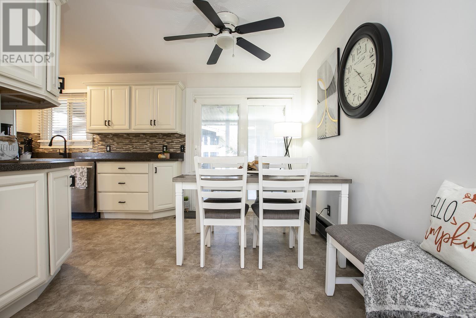 102 Laura ST - 16