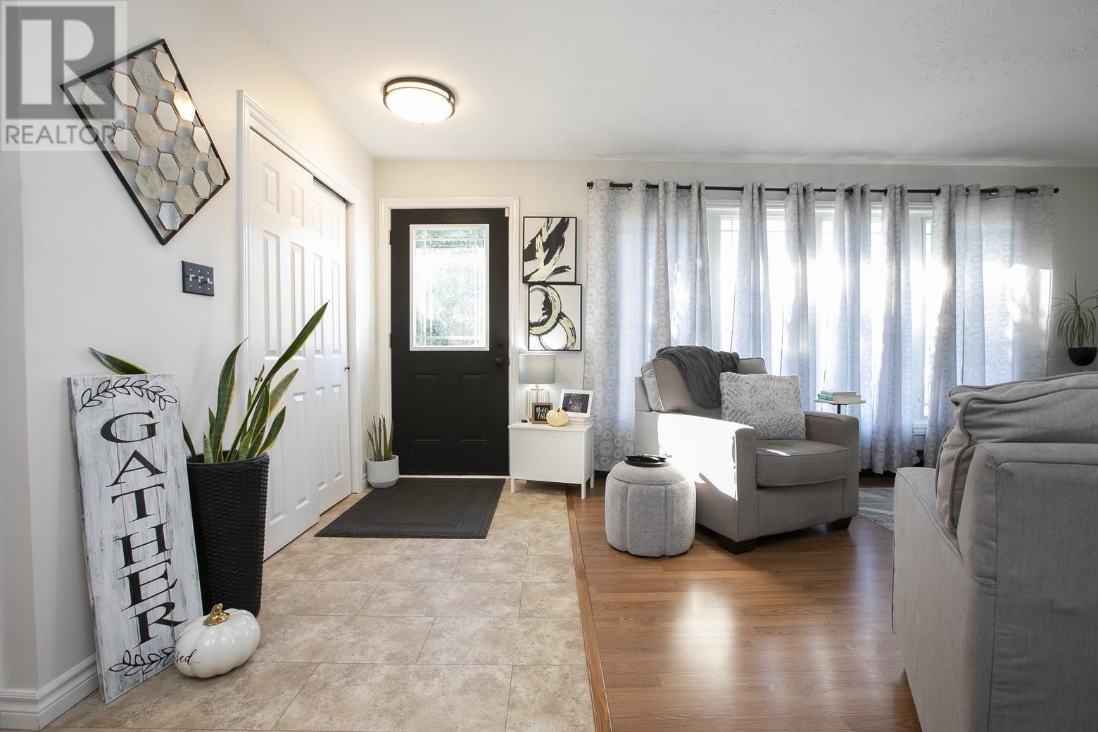 102 Laura ST - 18