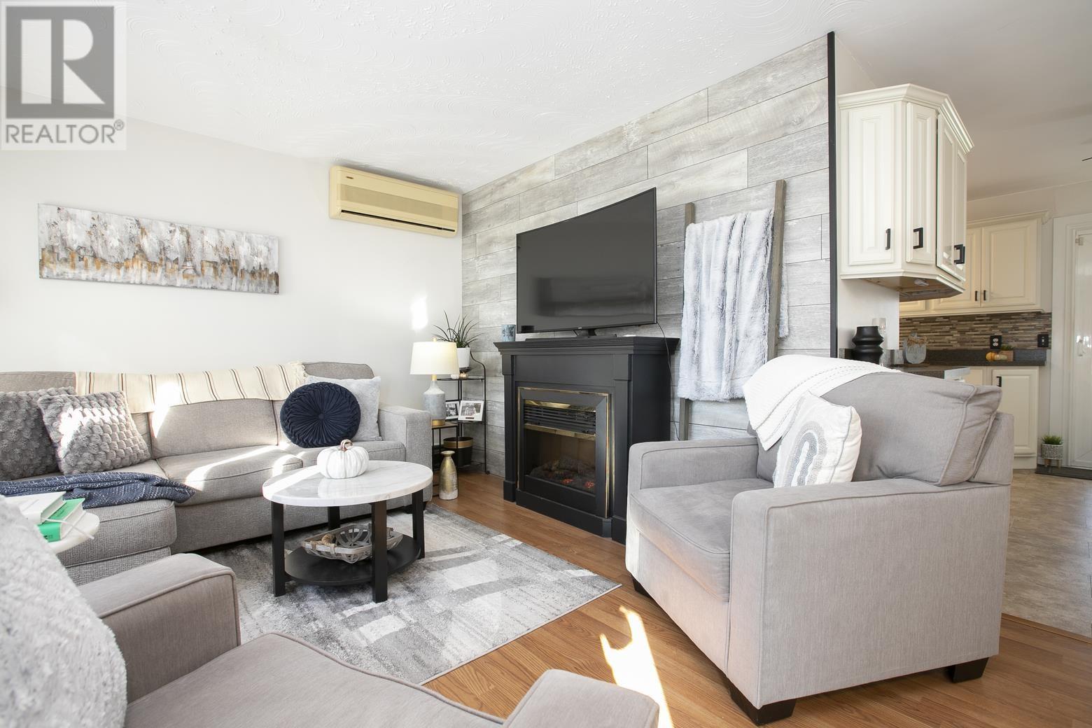 102 Laura ST - 21