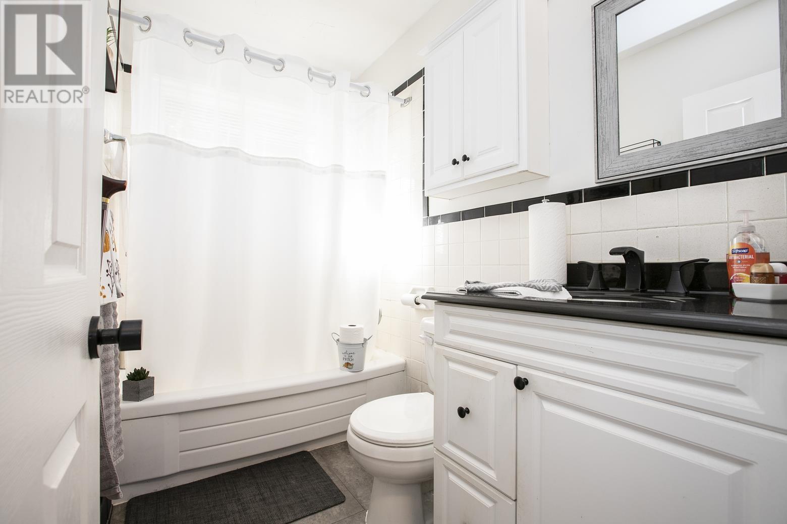 102 Laura ST - Image 24