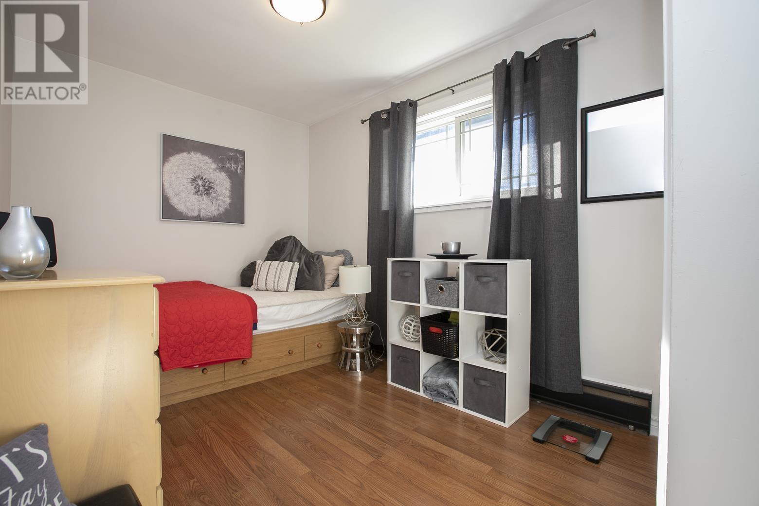 102 Laura ST - 26