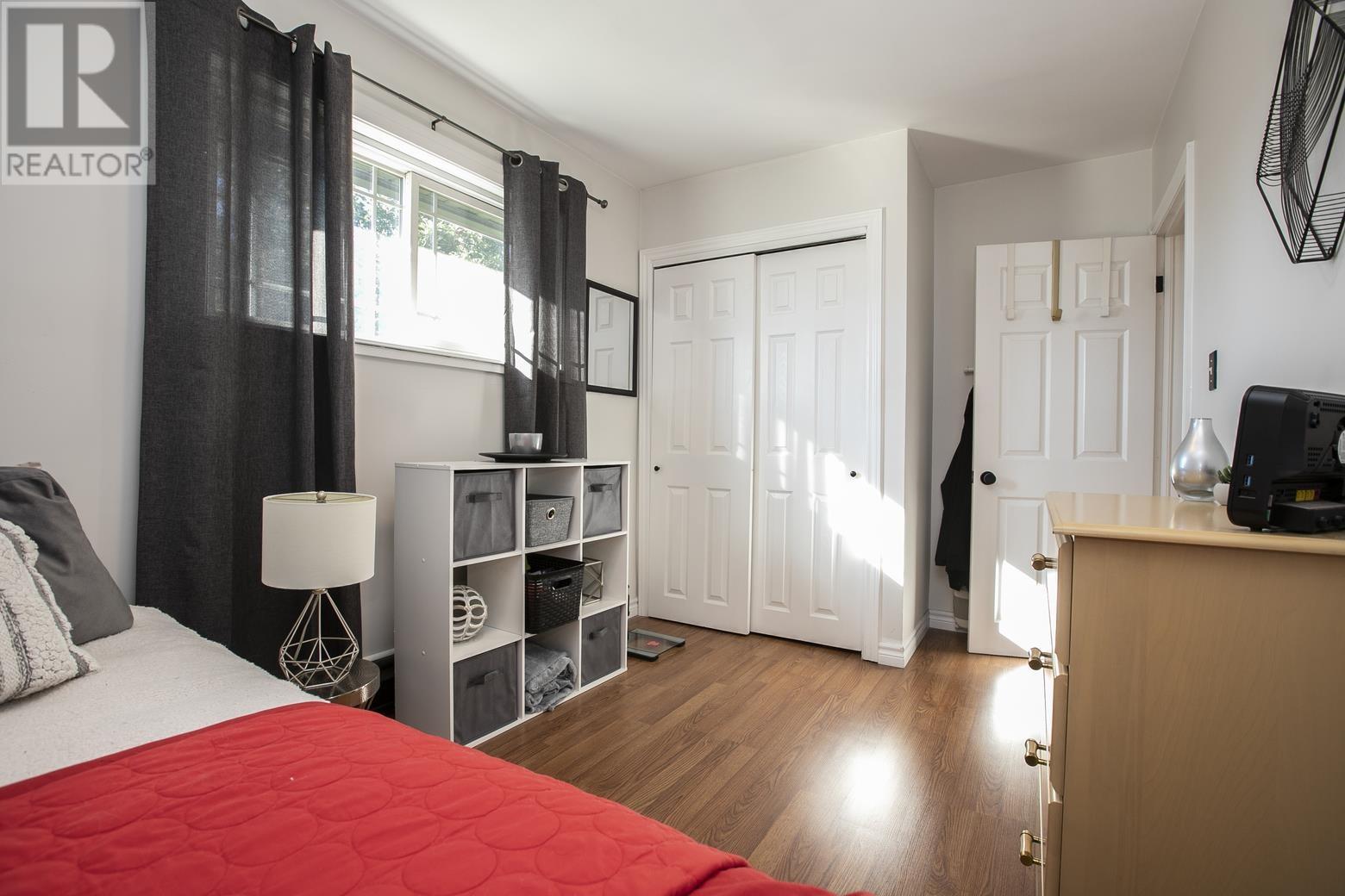 102 Laura ST - 27