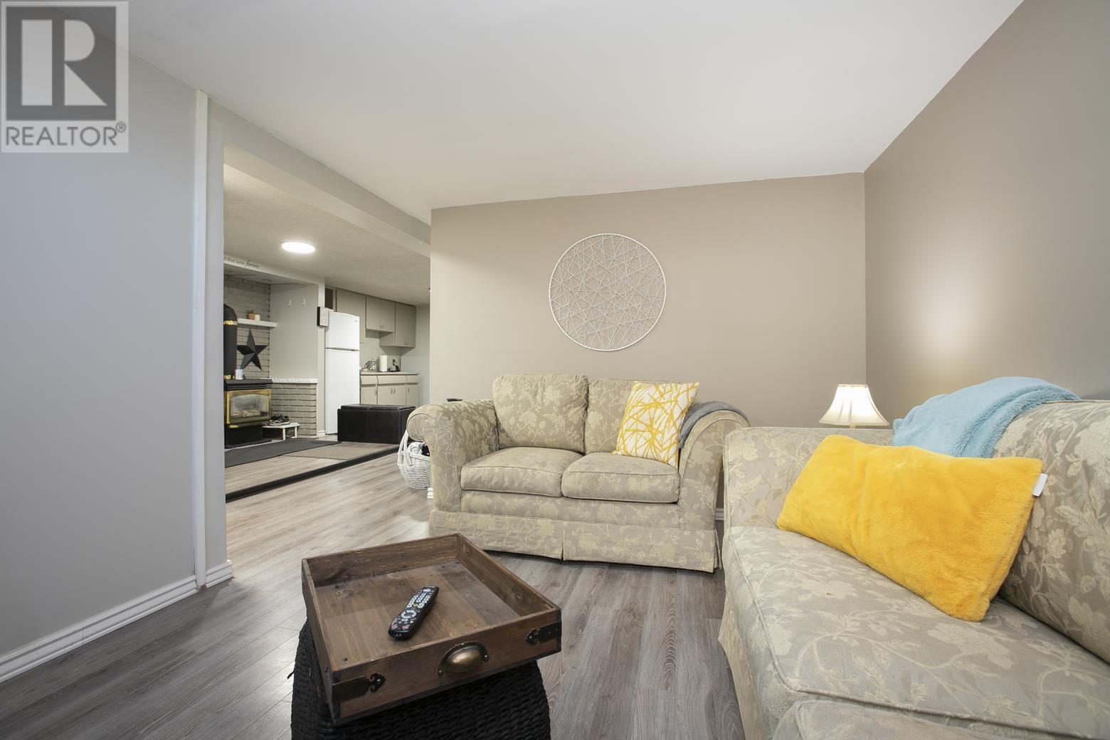 102 Laura ST - 31